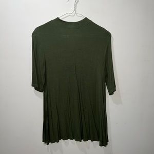 Women’s SO Tunic Tee. Size Medium. Olive half-sleeve